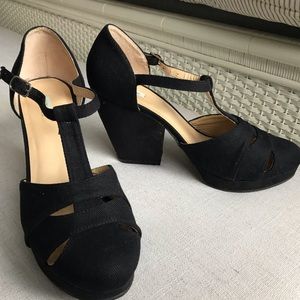 Like New ModCloth Chunky Vintage Look Black Heels